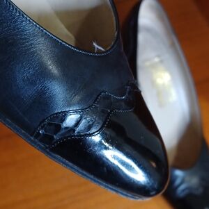 Vintage Black Leather Salvatore Ferragamo Heels!